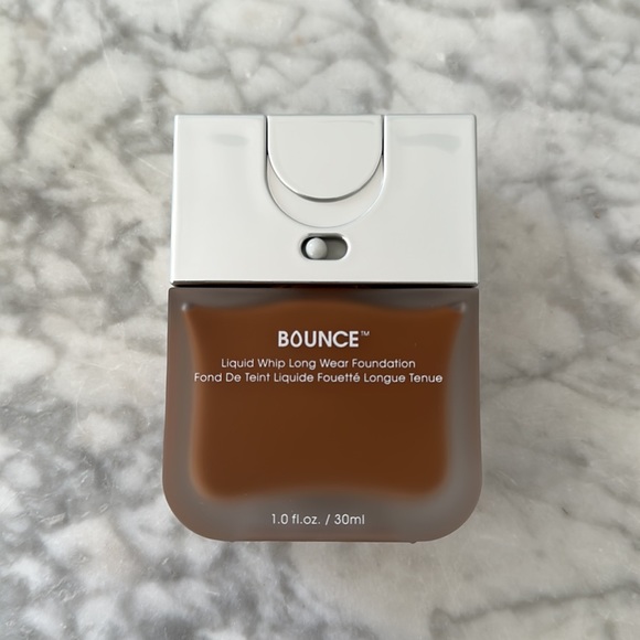 Beautyblender Bounce Liquid Whip Long Wear Foundation in shade 4.40 - Picture 4 of 4